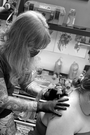 Cecilia Lynn - Tattoo Artist
